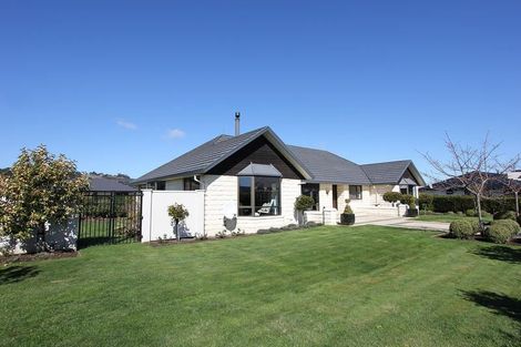 Photo of property in 15 Thornly Park Avenue, Mosgiel, 9024