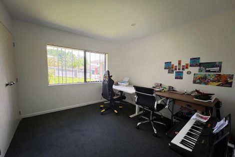 Photo of property in 17 Semillon Avenue, Henderson, Auckland, 0612