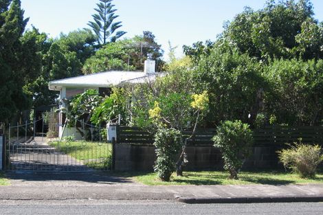 Photo of property in 82 Cobham Crescent, Kelston, Auckland, 0602