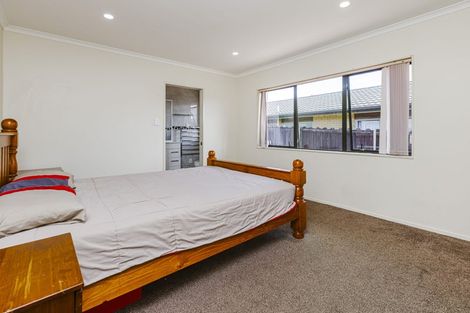 Photo of property in 17 Reyland Close, Weymouth, Auckland, 2103