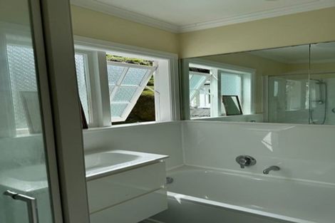 Photo of property in 38 Ngaio Road, Kelburn, Wellington, 6012