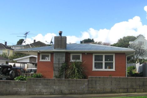 Photo of property in 33 Levant Street, Cannons Creek, Porirua, 5024