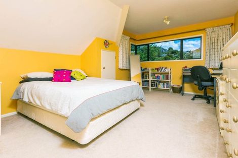Photo of property in 1 Stitchbird Close, Murrays Bay, Auckland, 0630
