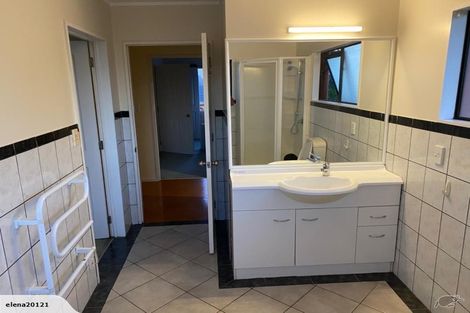 Photo of property in 2 Aspiring Avenue, Clover Park, Auckland, 2019