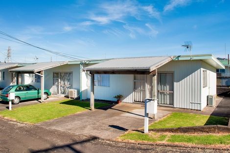 Photo of property in 26 Simons Street, Moturoa, New Plymouth, 4310