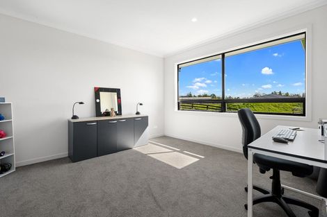 Photo of property in 23 Sarona Park Drive, Omanawa, Tauranga, 3171