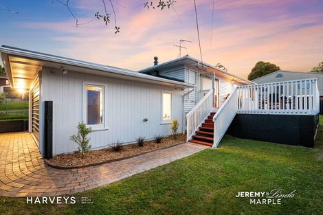 Photo of property in 3 Lex Avenue, Green Bay, Auckland, 0604