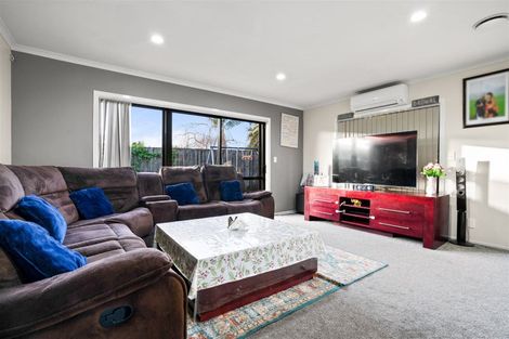 Photo of property in 30a Grove Road, Papakura, 2110