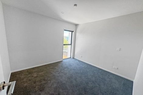 Photo of property in 2/79 Edmonton Road, Henderson, Auckland, 0612