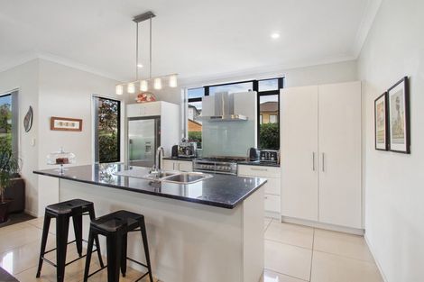 Photo of property in 22 Midhurst Avenue, Henderson, Auckland, 0612