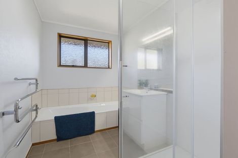 Photo of property in 10b Taurus Place, Kawaha Point, Rotorua, 3010