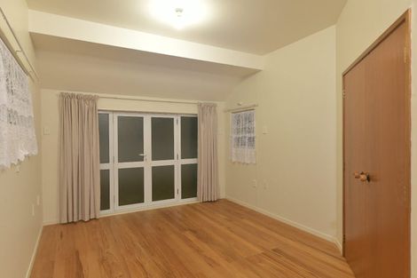 Photo of property in 32 Te Atatu Road, Te Atatu South, Auckland, 0610