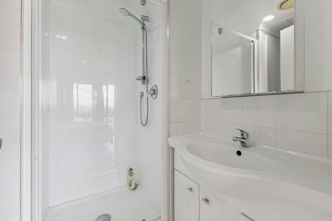 Photo of property in The Rennaissance, 13h/18 Ronwood Avenue, Manukau, Auckland, 2104