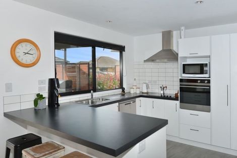 Photo of property in 16 Roto View, One Tree Point, 0118