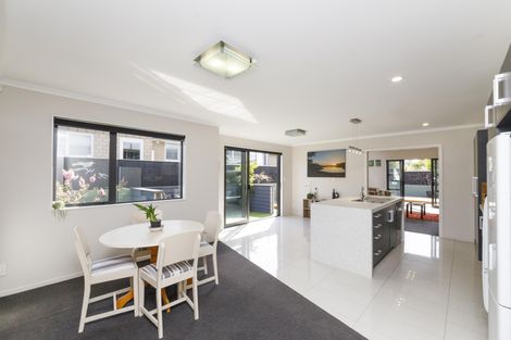 Photo of property in 18 Galea Grove, Kelvin Grove, Palmerston North, 4414