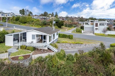Photo of property in 32 Shepherd Road, Waipahihi, Taupo, 3330