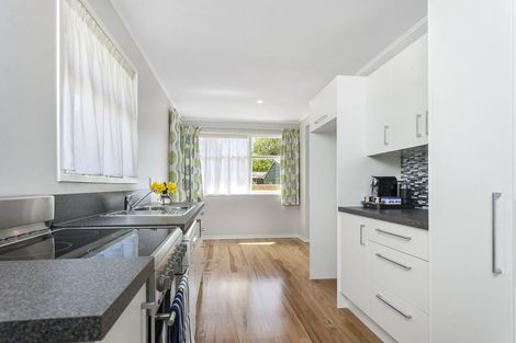 Photo of property in 281 Shakespeare Street, Leamington, Cambridge, 3432