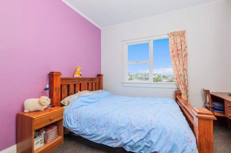 Photo of property in 1/28 Rangitoto Terrace, Milford, Auckland, 0620