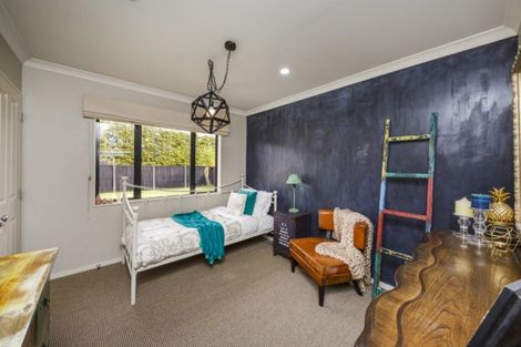 Photo of property in 15 Dobsons Lane, Kelvin Grove, Palmerston North, 4470