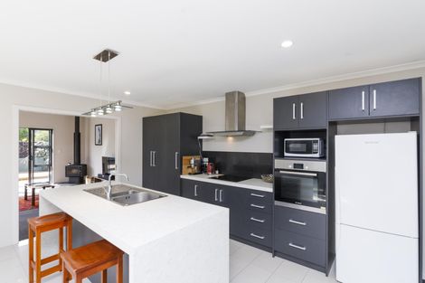 Photo of property in 18 Galea Grove, Kelvin Grove, Palmerston North, 4414