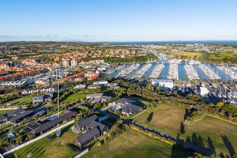 Photo of property in 5 Laguna Place, Matakatia, Whangaparaoa, 0930