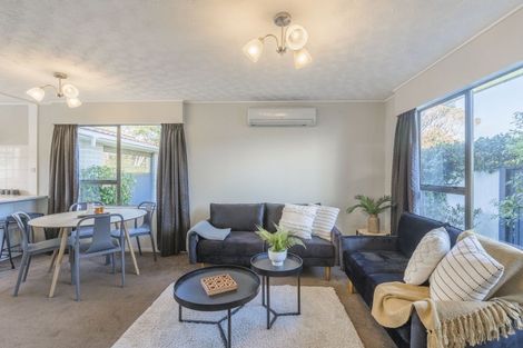 Photo of property in 15 Rosebank Grove, Waikanae, 5036