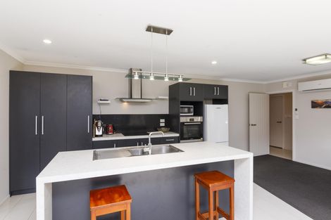 Photo of property in 18 Galea Grove, Kelvin Grove, Palmerston North, 4414