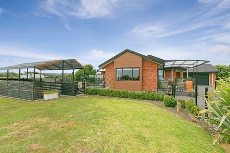Photo of property in 12 Beach Road, Urenui, 4377