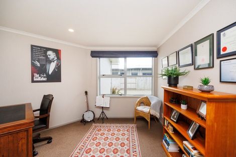 Photo of property in 46 Rosalie Terrace, Kelvin Grove, Palmerston North, 4414