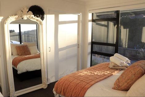 Photo of property in 2 Ara Paripari, Tawa, Wellington, 5028