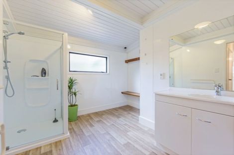 Photo of property in 9b Centreway Road, Orewa, 0931