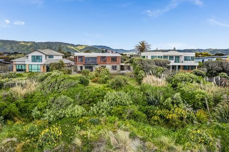 Photo of property in 71 Field Way, Waikanae Beach, Waikanae, 5036