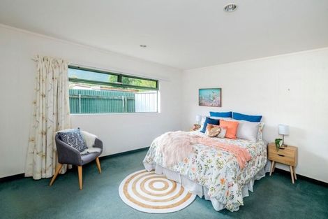 Photo of property in 2 Inverell Place, Waikanae, 5036
