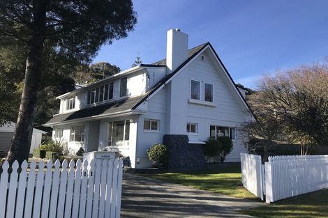 Photo of property in 11 Blue Mountains Road, Silverstream, Upper Hutt, 5019