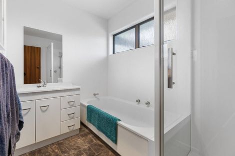 Photo of property in 1a Hunter Place, Merrilands, New Plymouth, 4312