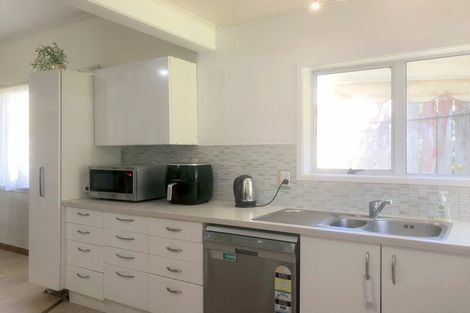 Photo of property in 6 Church Street, Waipawa, 4210