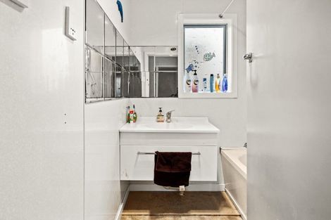 Photo of property in 96 Omata Road, Marfell, New Plymouth, 4310