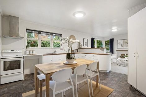 Photo of property in 72 Blakeborough Drive, Forrest Hill, Auckland, 0620