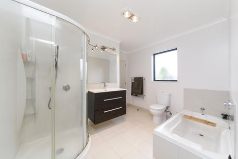 Photo of property in 18 Galea Grove, Kelvin Grove, Palmerston North, 4414