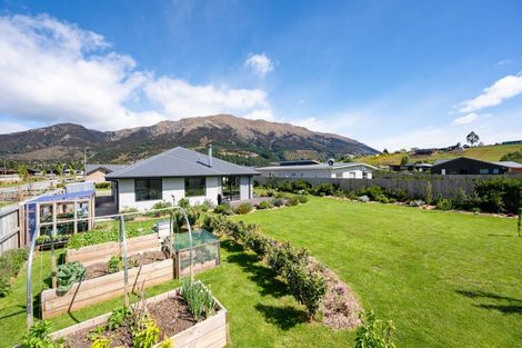 Photo of property in 7 Pennycook Place, Lake Hawea, 9382