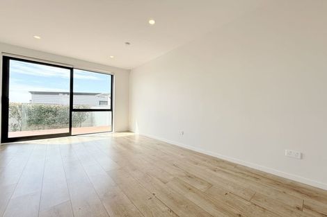 Photo of property in 5/737 East Coast Road, Browns Bay, Auckland, 0630