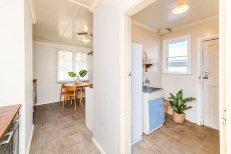 Photo of property in 660 Featherston Street, Roslyn, Palmerston North, 4414