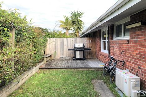 Photo of property in 3/50 Old Lake Road, Narrow Neck, Auckland, 0624