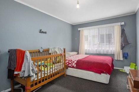 Photo of property in 8 Gahagan Way, Newlands, Wellington, 6037