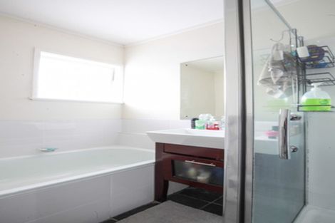 Photo of property in 2a Kurnell Drive, Botany Downs, Auckland, 2010