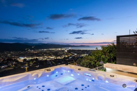 Photo of property in 30 Arahiwi Grove, Tirohanga, Lower Hutt, 5010