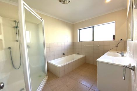 Photo of property in 130 Kilkenny Drive, East Tamaki Heights, Auckland, 2016
