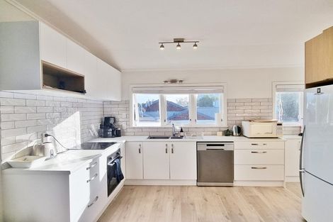 Photo of property in 1/2 East Coast Road, Milford, Auckland, 0620