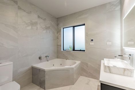 Photo of property in 82 Laurel Oak Drive, Schnapper Rock, Auckland, 0632