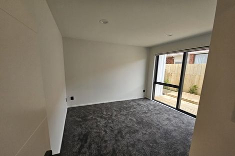 Photo of property in 2a Embling Place, Eastern Beach, Auckland, 2012